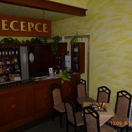 Hotel Korunni Princ Турнов Екстериор снимка