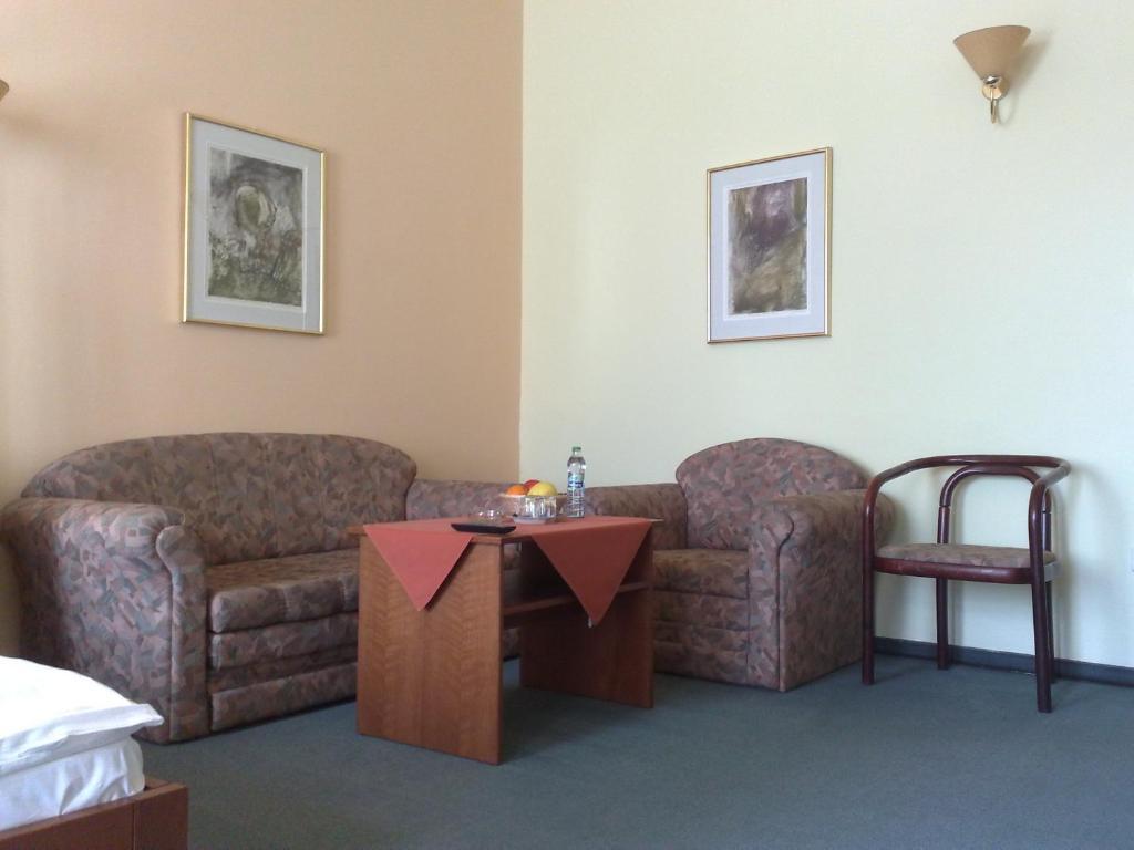 Hotel Korunni Princ Турнов Стая снимка