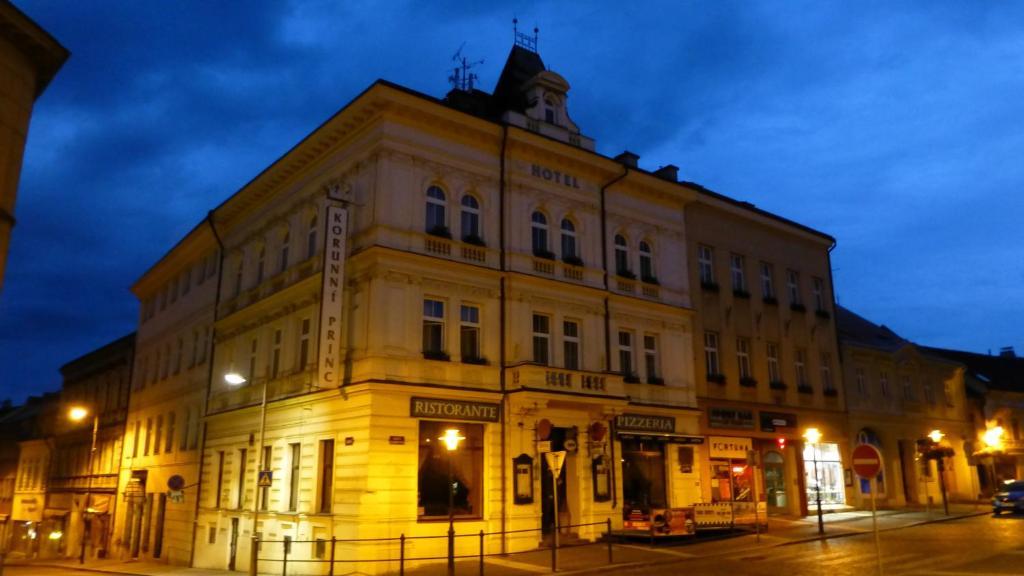 Hotel Korunni Princ Турнов Екстериор снимка