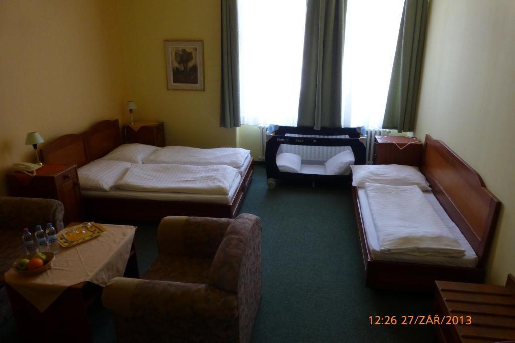 Hotel Korunni Princ Турнов Екстериор снимка