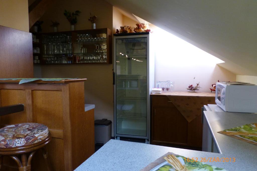 Hotel Korunni Princ Турнов Екстериор снимка
