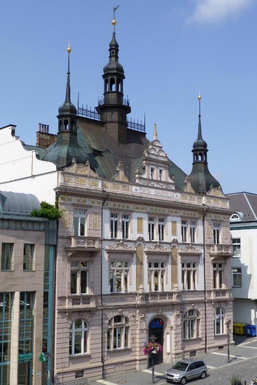 Hotel Korunni Princ Турнов Екстериор снимка
